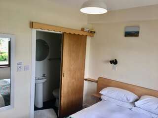 Отели типа «постель и завтрак» Beach View Bed & Breakfast Allihies Двухместный номер с 1 кроватью с видом на море-3